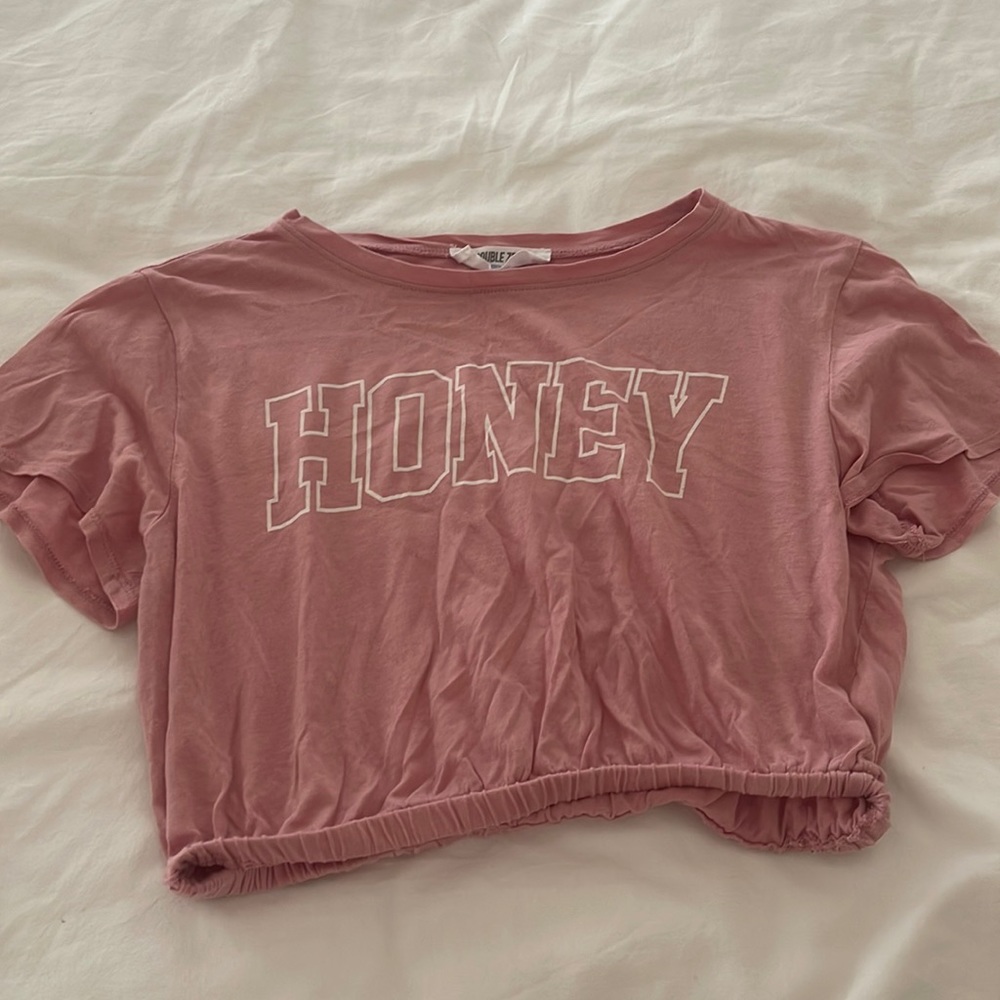 girls pink slightly cropped tee with “honey” text